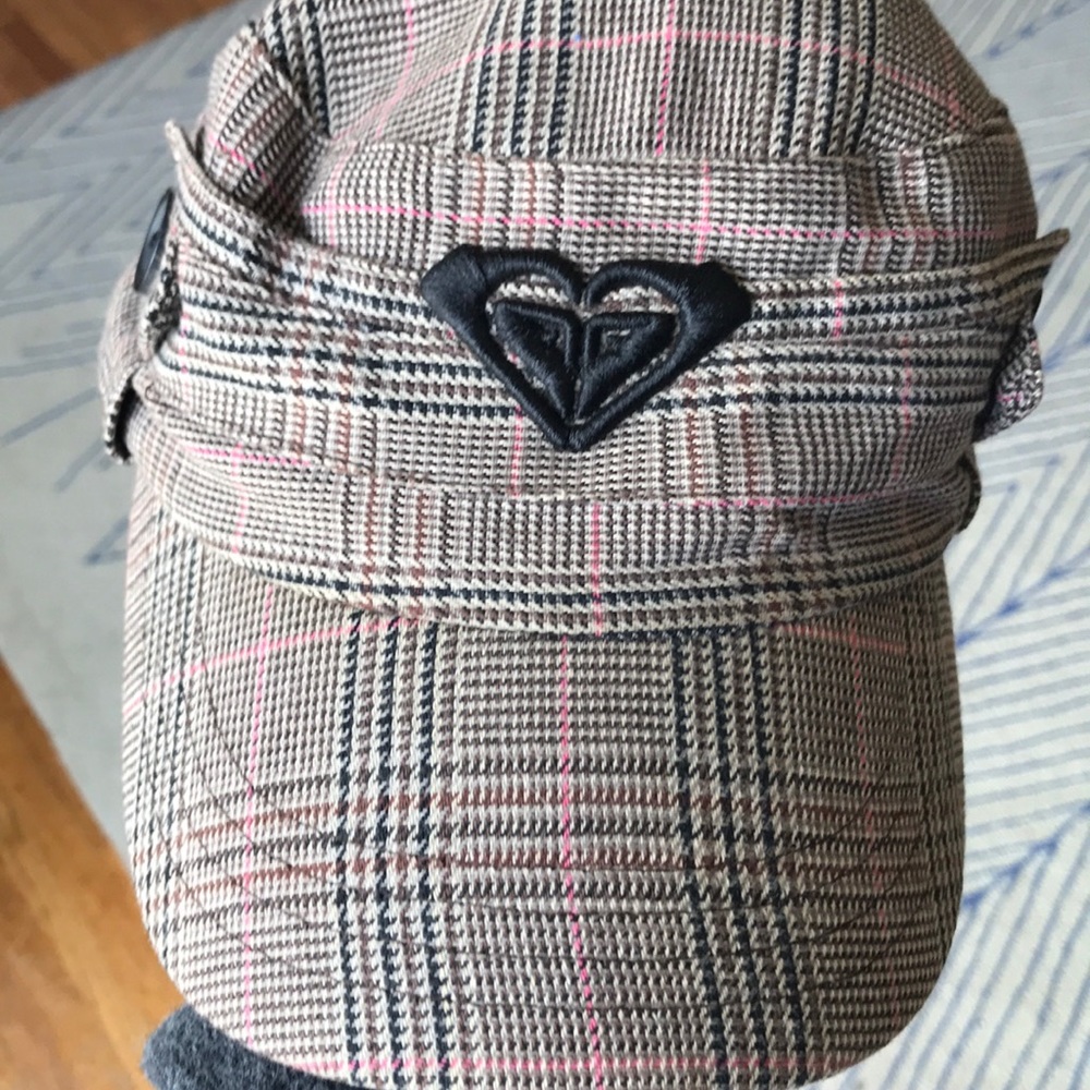 Women’s Roxy hat. Like new condition.